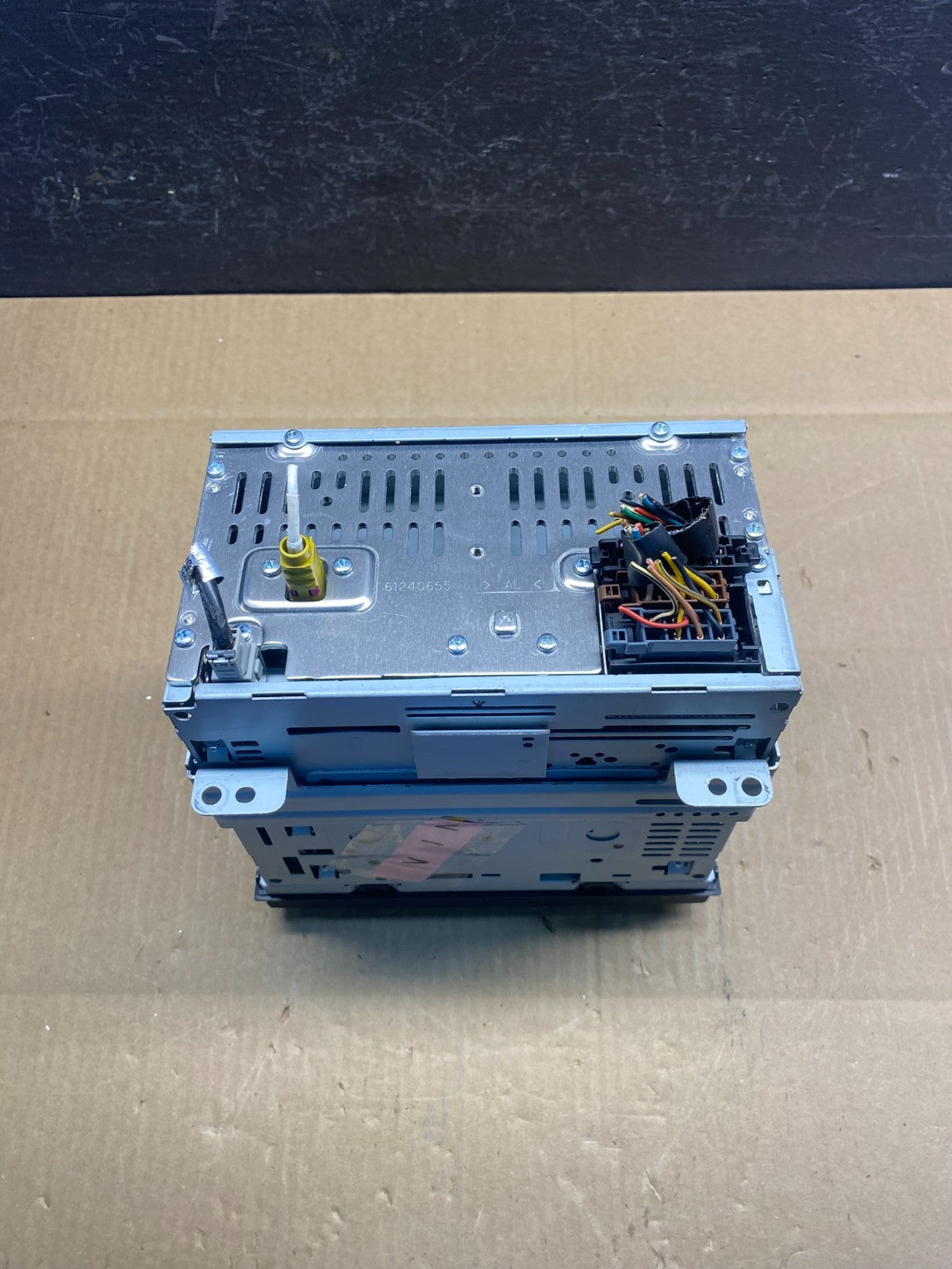 2011 to 2014 Kia Sedona Radio Stereo Receiver AM FM CD Player Sirius AD1567 DW5