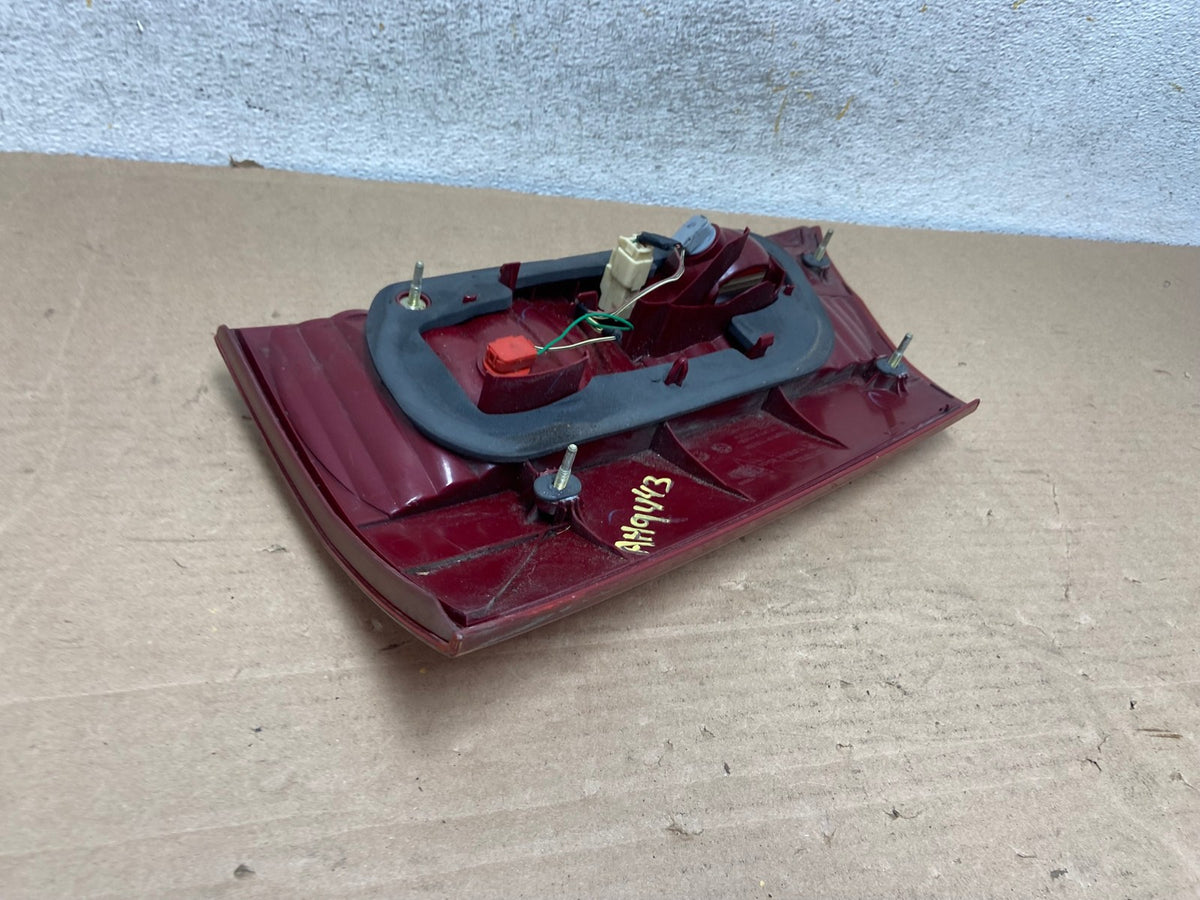 2004 - 2005 Toyota Sienna Left Driver LH Side Inner Tail Light AH9443 LK4