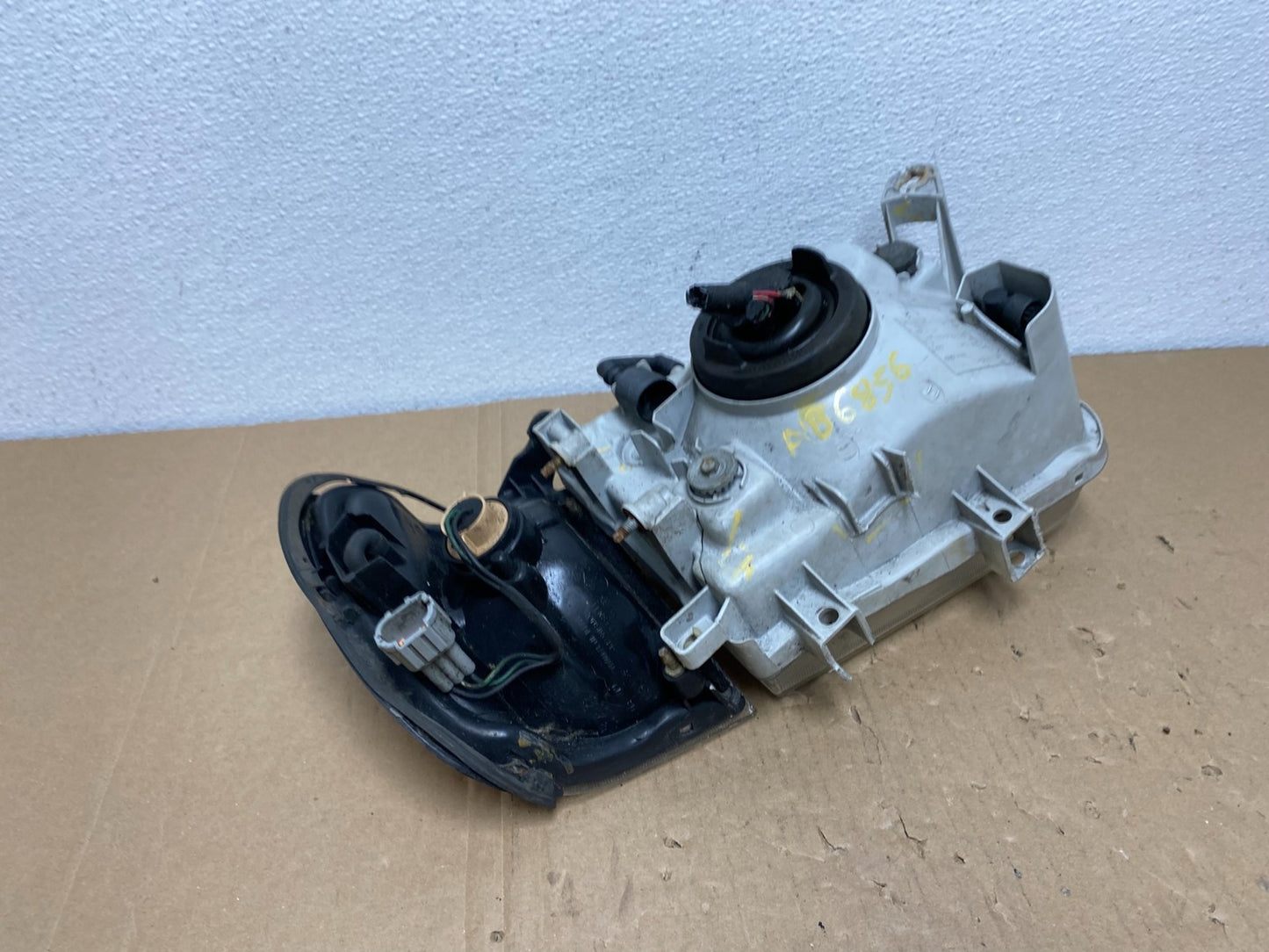 1999 to 2004 Nissan Pathfinder Left Driver Halogen Headlight Oem AB6856 DW9