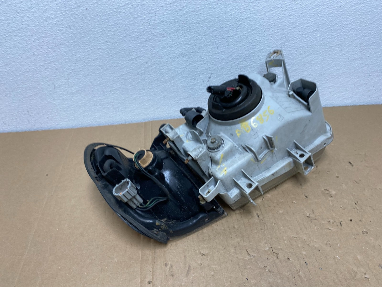 1999 to 2004 Nissan Pathfinder Left Driver Halogen Headlight Oem AB6856 DW9