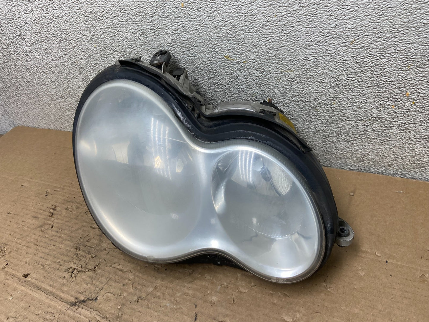 2005 to 2007 Mercedes-Benz C-Class Right Passenger Side Headlight AB4893 DW1