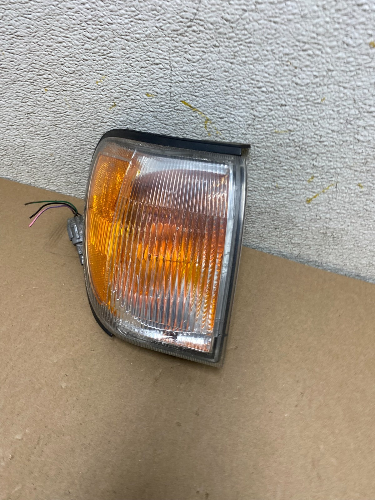 1999 to 2004 Nissan Pathfinder Passenger Corner Park Light Turn Signal P8103 DW1