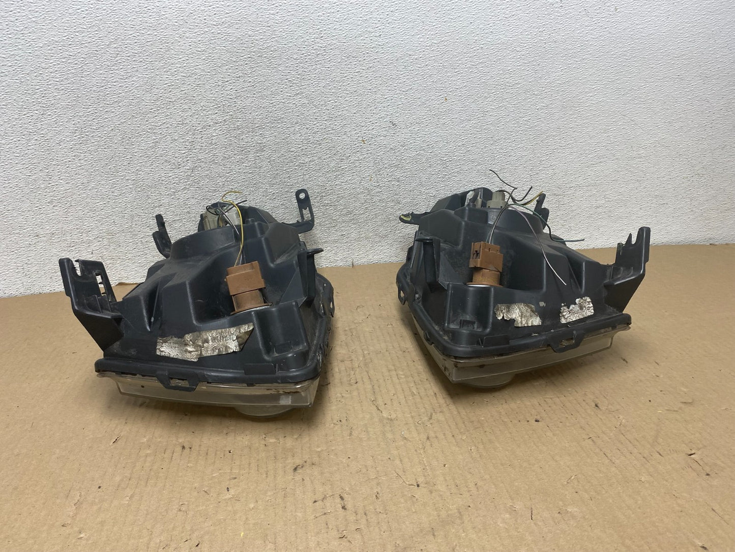 2008 to 2012 Ford Escape Headlights Left+Right Side Set Halogen AG7972 DW9