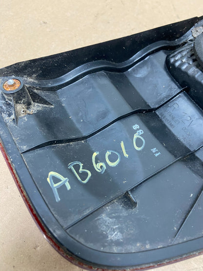 2001- 2004 Toyota Sequoia Right Passenger RH Side Tail light Inner AB6010 LK5