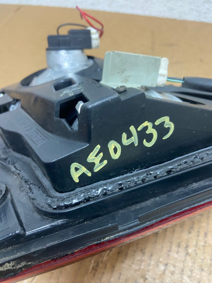 2002-2004 Infiniti i35 Inner Right Passenger Rh Side Tail Light AE0433 LK5