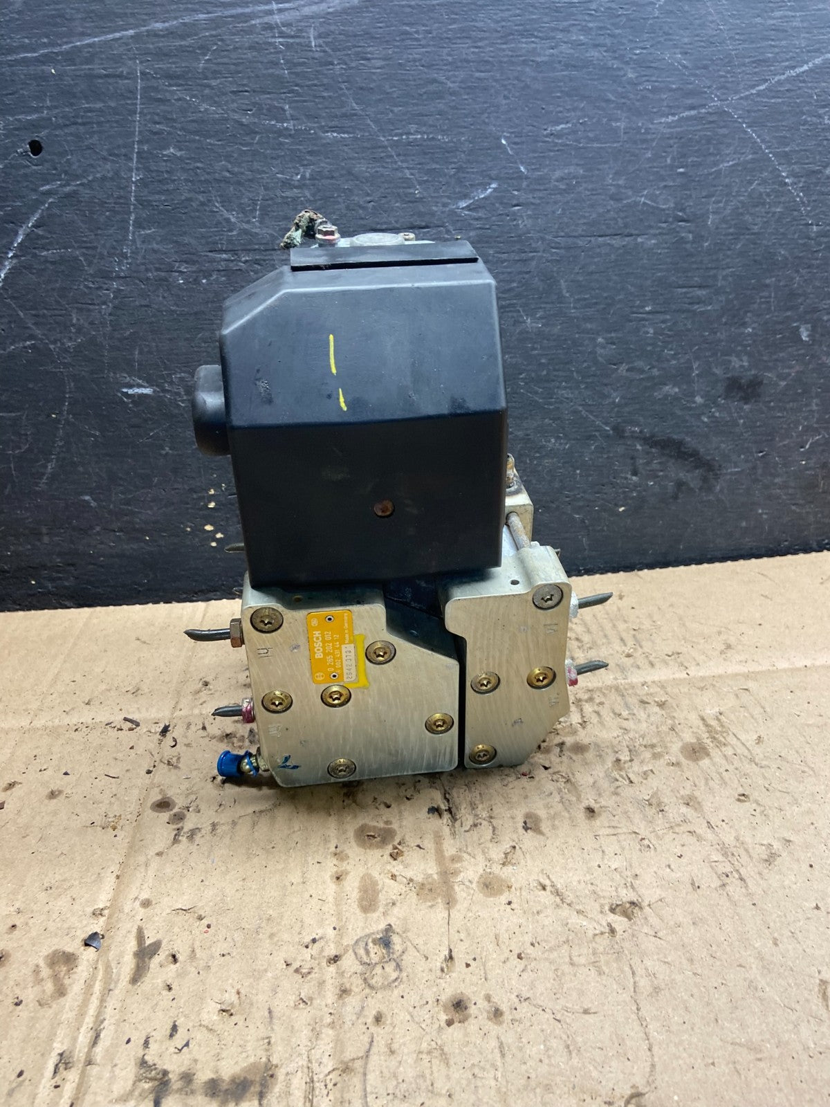 1992 to 1995 Mercedes S320 S500 S600  ABS Anti Lock Brake Pump Module Q6129 DG0
