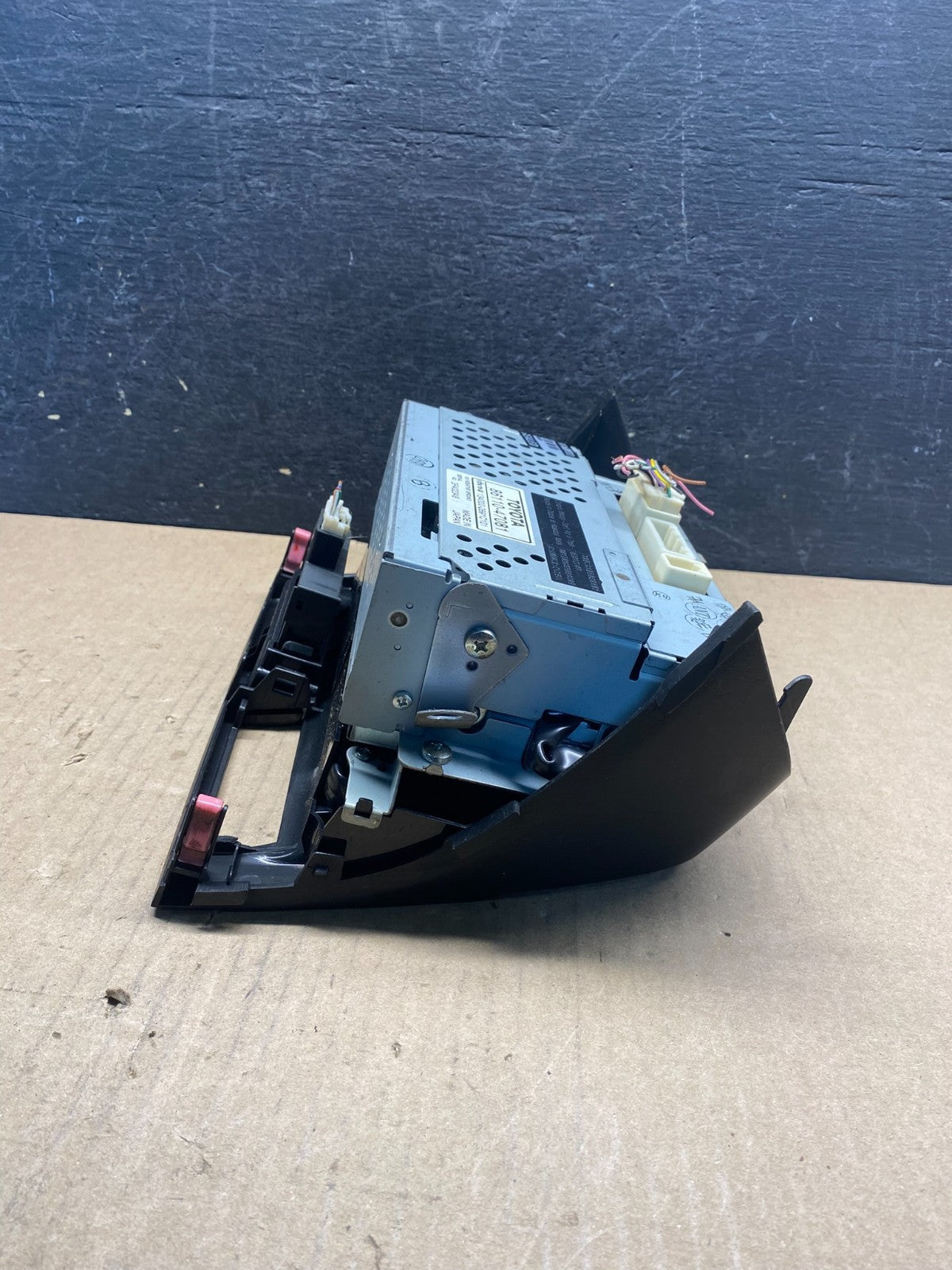2004 to 2005 Toyota Prius Radio Stereo Receiver Screen Display AG5994 DG2