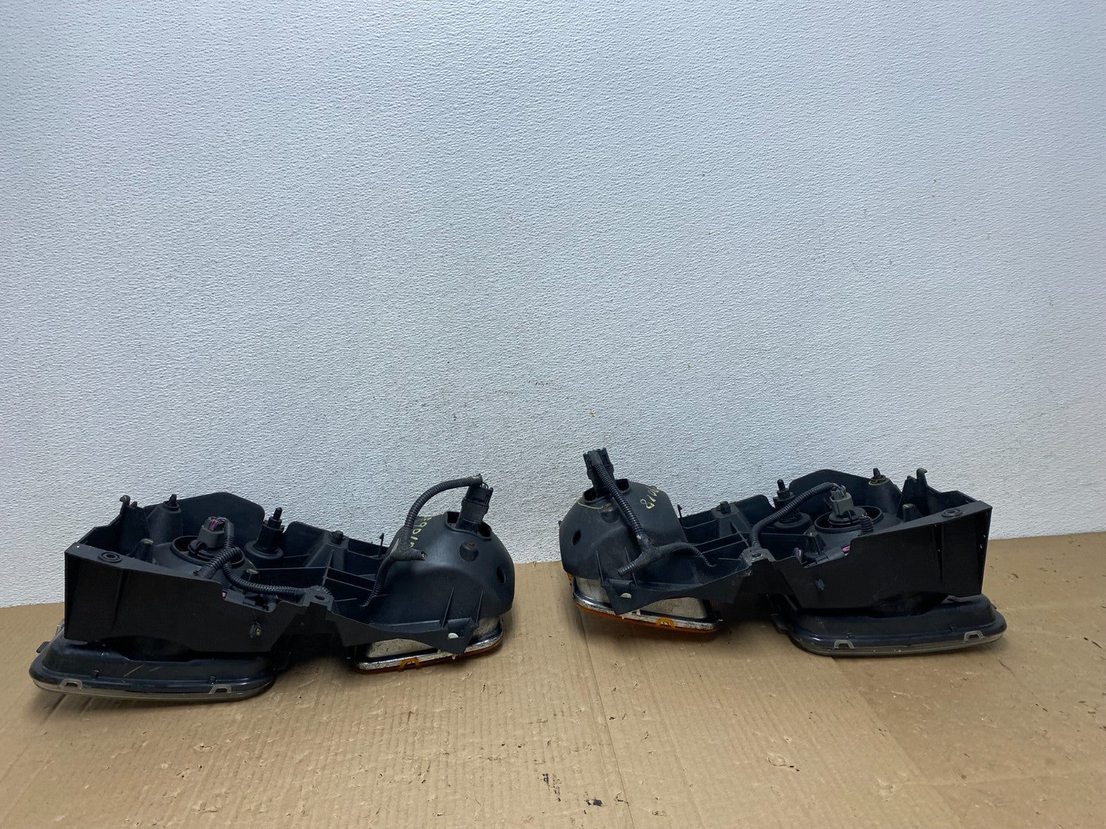 2006 to 2010 Hummer H3 Left+Right Halogen Headlights AE9018 DW8