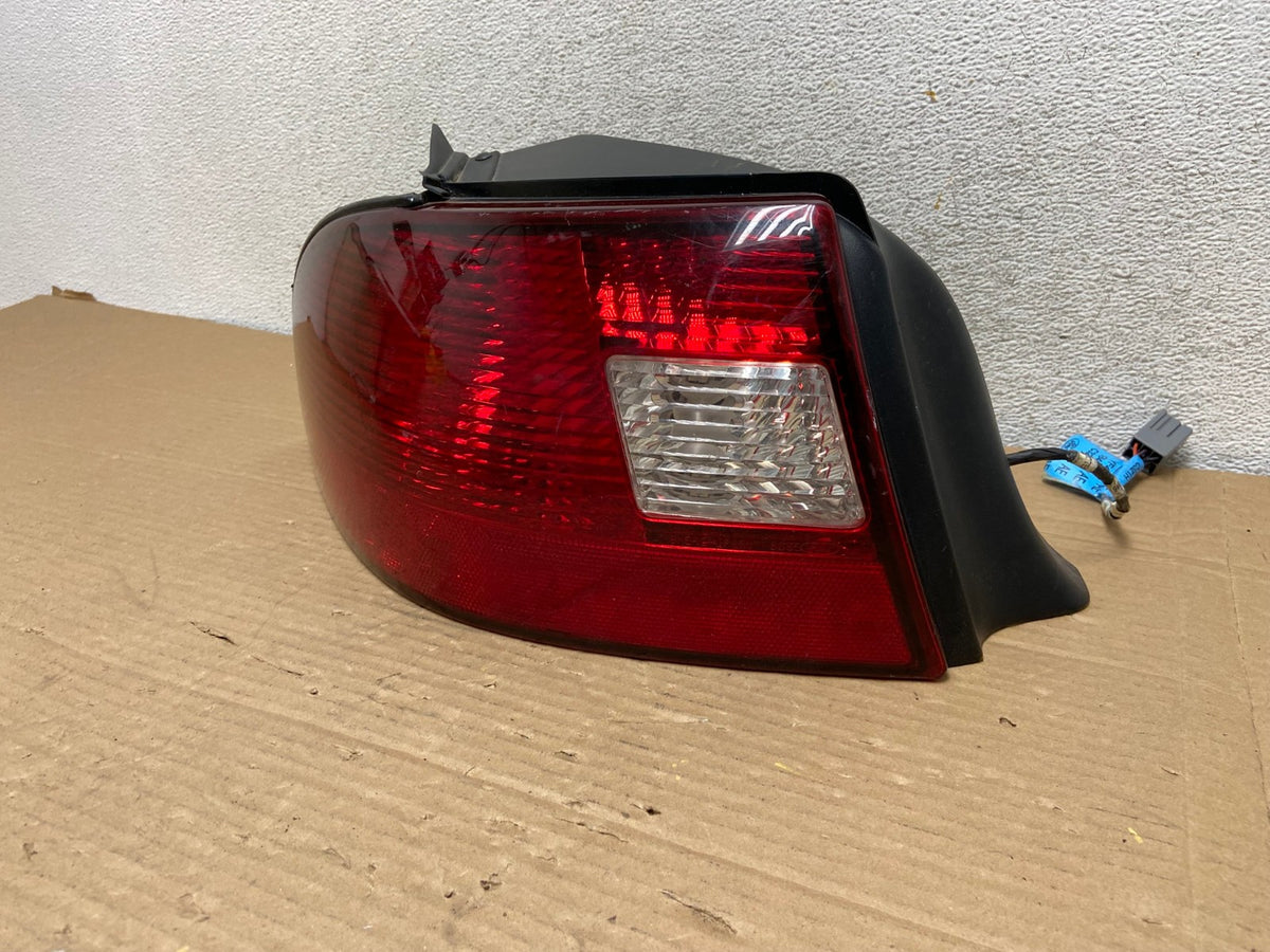 2000 - 2003 Mercury Sable Sedan Left Driver LH Side Tail Light AG8999 LK2