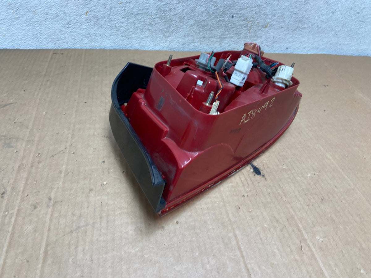 2002 to 2005 Hyundai Sonata Left Driver Lh Side Tail Light AI8492 LK6