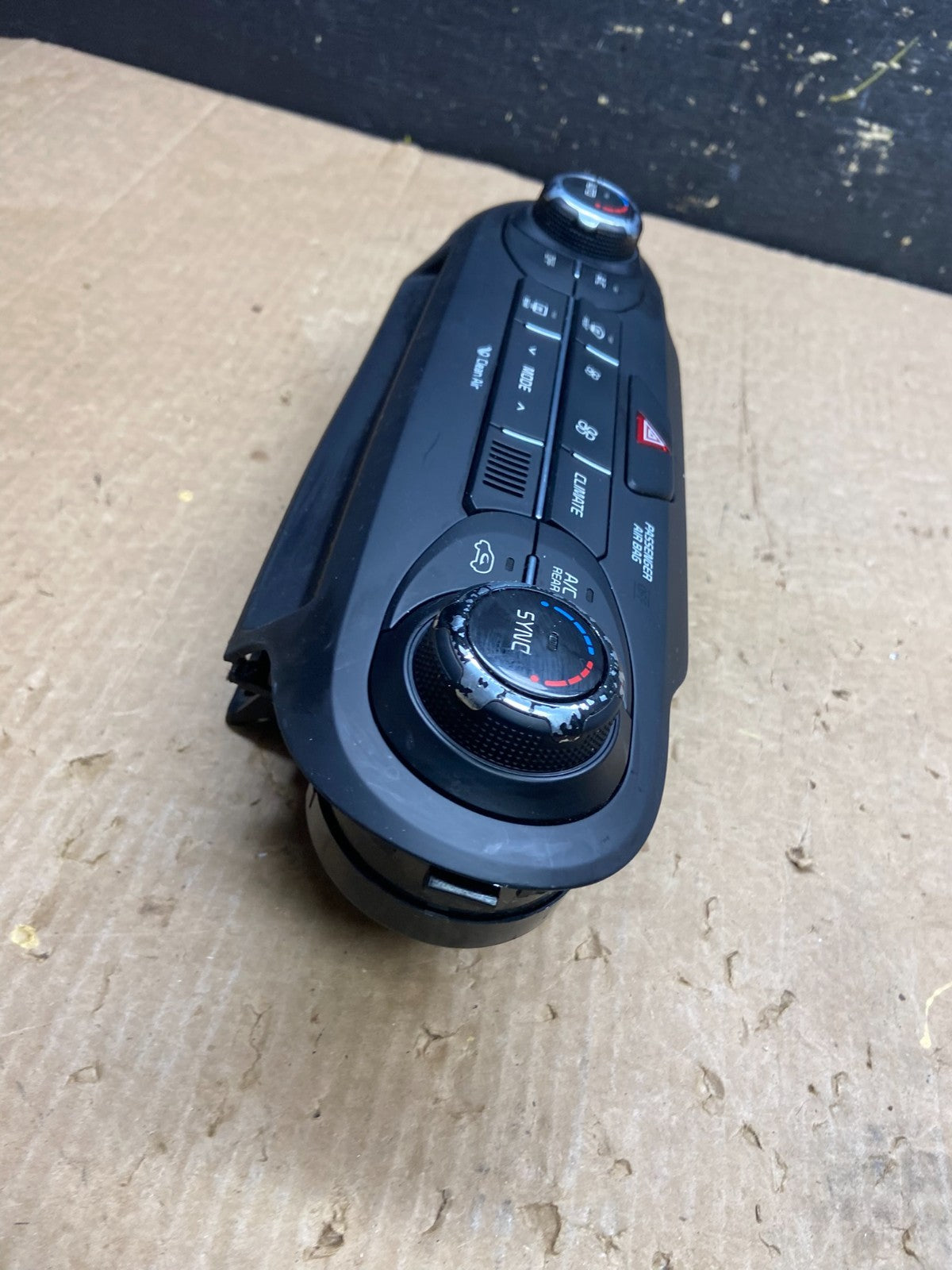 2016 to 2018 Kia Sorento Temperature AC Climate Control 97250-c6xxx  Z4233  DG3