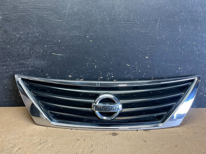 2012 to 2014 Nissan Versa Sedan Front Upper Grill Grille Y9699 DG0
