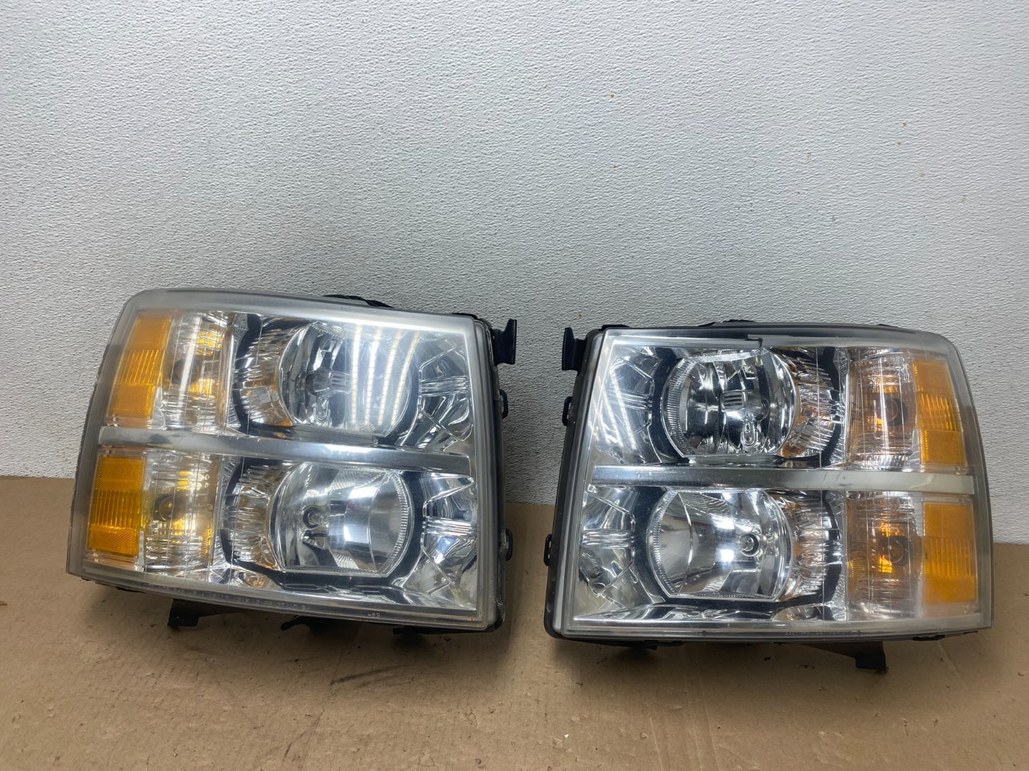 2007 to 2014 Chevrolet Silverado Left+Right Side Headlights AG4828 DW0