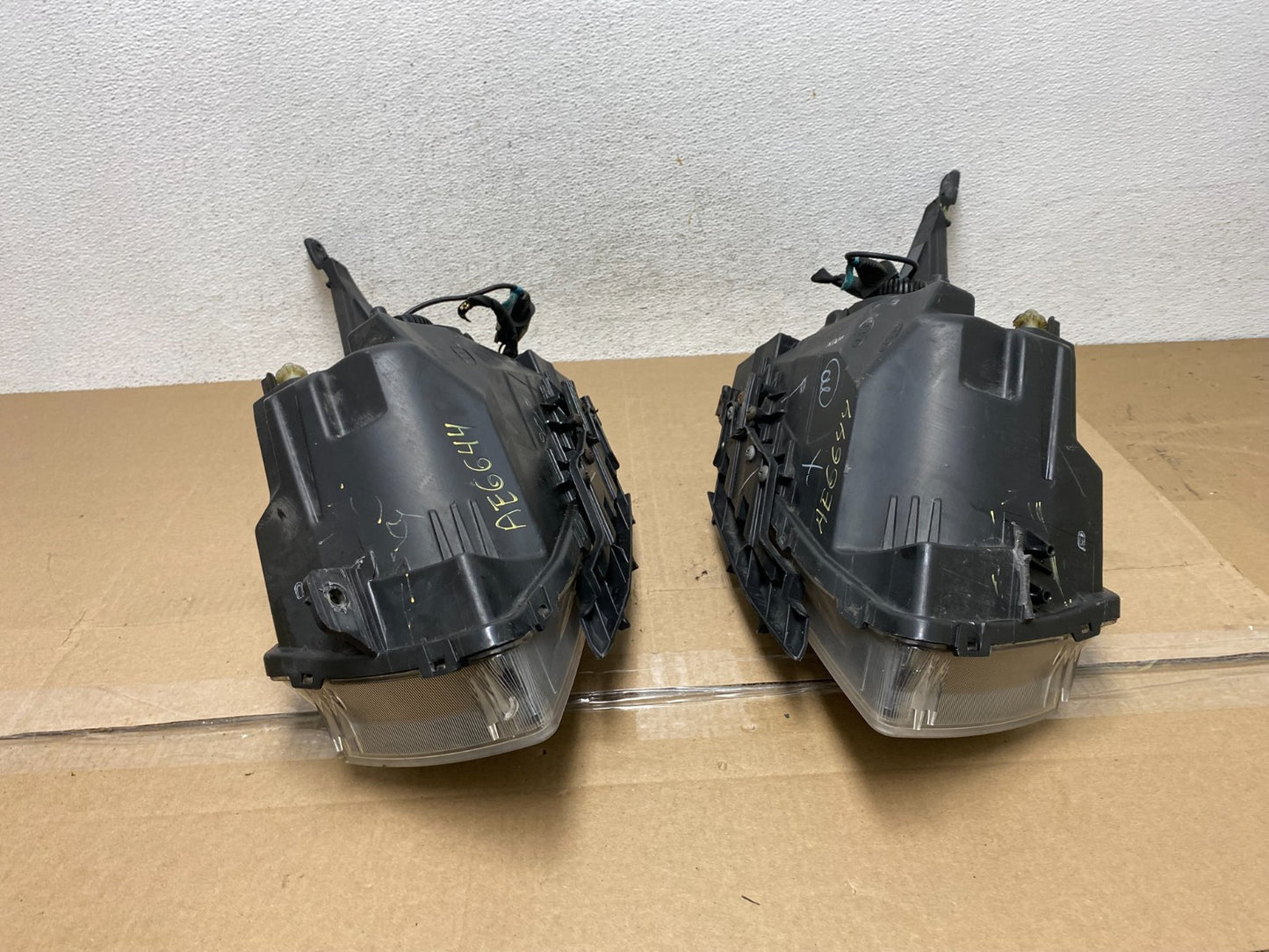 2011 to 2015 Chevrolet Cruze Halogen Left+Right Set Headlights AE6644 DW13