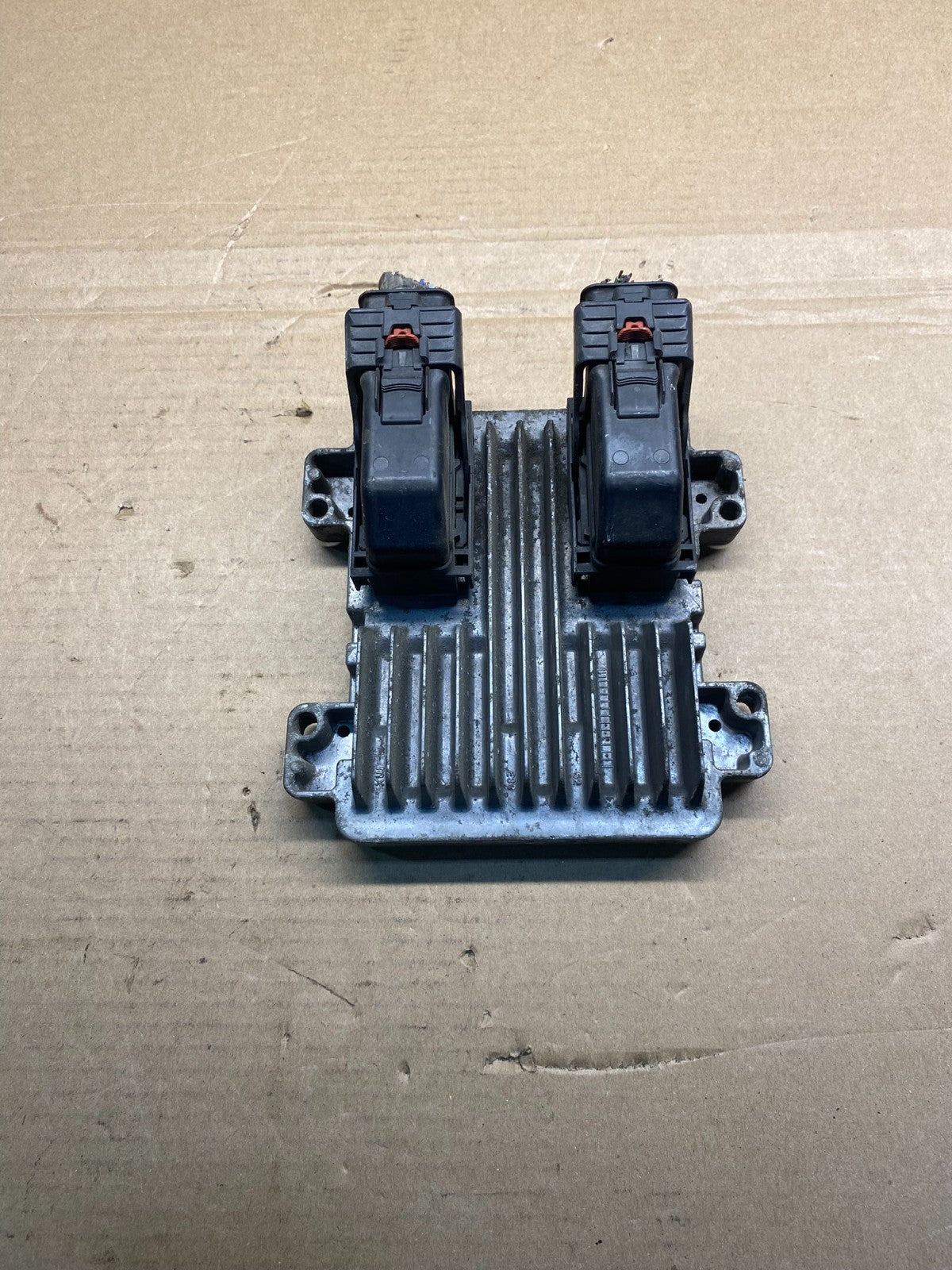 2010 to 2013 Chevrolet Silverado Yukon Engine Control Module ECM ECU AC4405 DG0