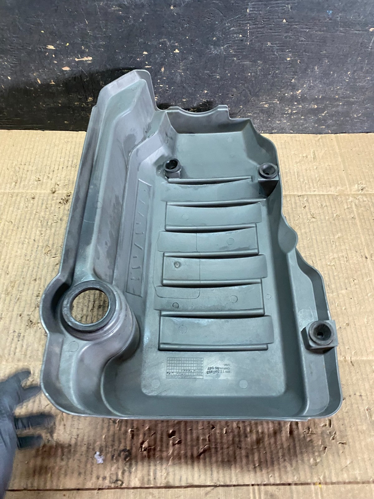 2007 to 2008 GMC Acadia 3.6L VVT Engine Cover Shield t9477 DG6