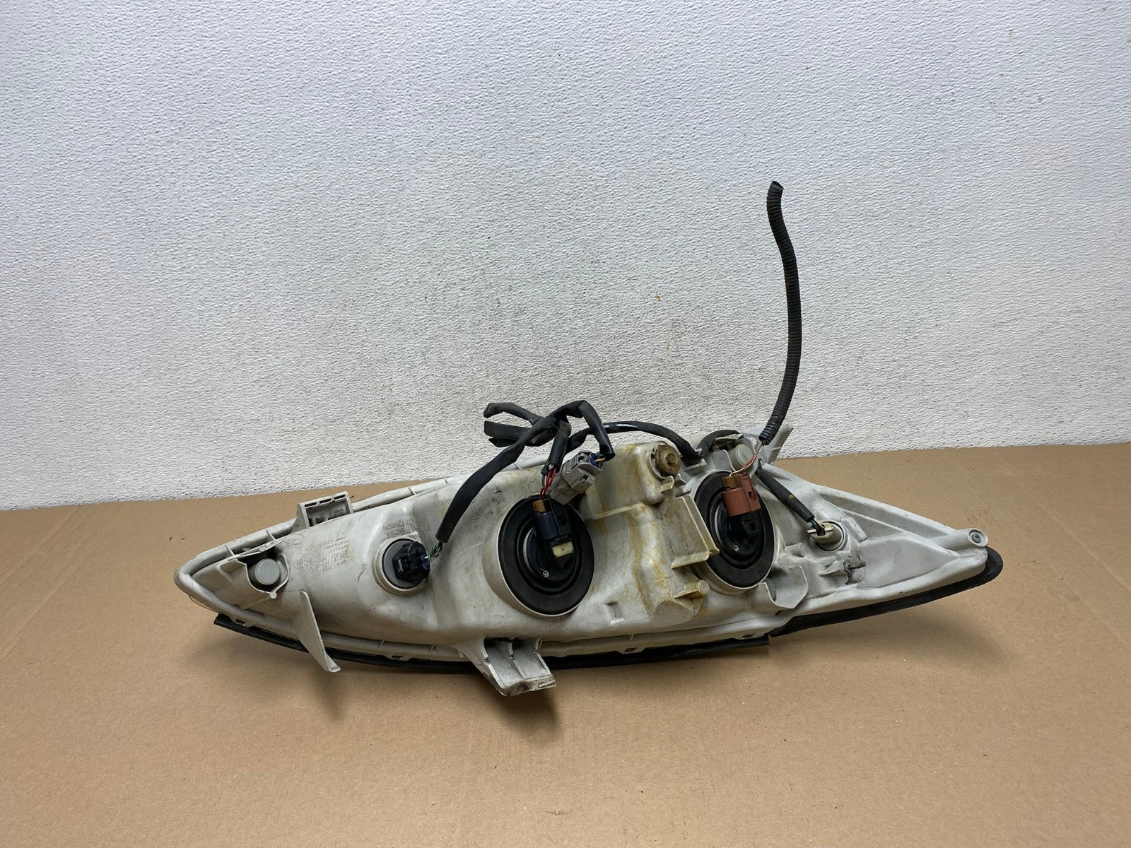 2005 to 2006 Toyota Camry Left Driver LH Halogen Headlight AF2986 LK7