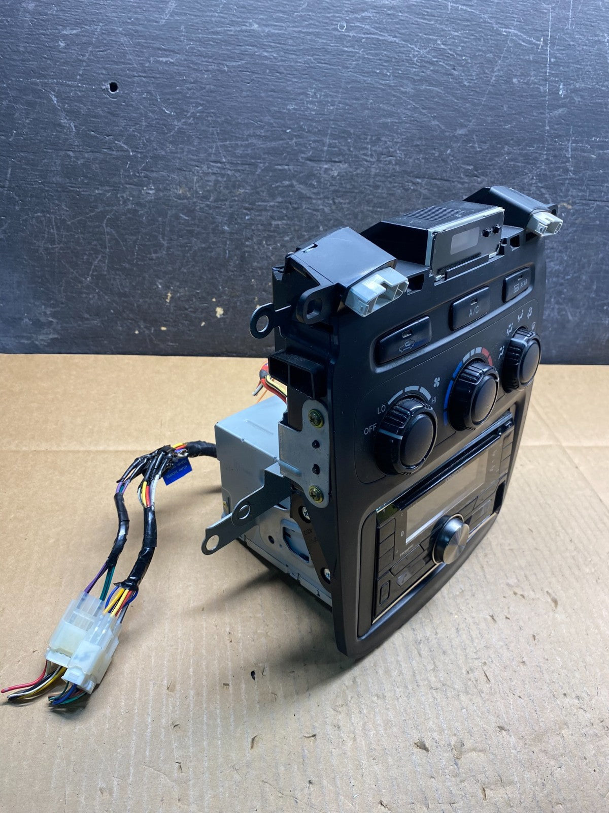 2004 to 2007 Toyota Highlander Climate Control Heater Radio Bezel AI7693 DG2