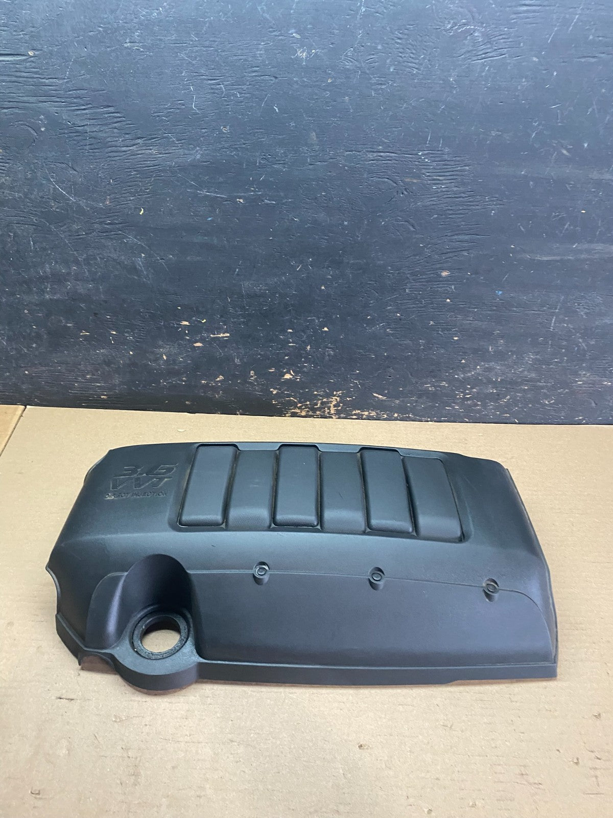 2007 to 2008 GMC Acadia 3.6L VVT Engine Cover Shield OEM s1217 DG0