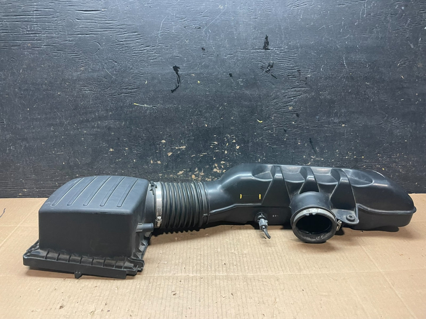 2011-2022 Jeep Grand Cherokee 5.7L V8 Air Cleaner Hose Tube OEM y1745 DG1
