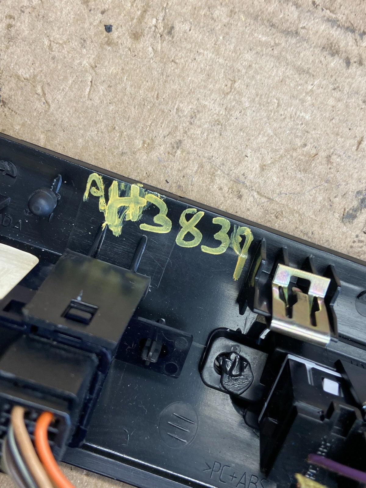 2005 to 2009 Buick Lacrosse Tire Pressure Emergency Hazard Switch Air AH3839 DG9