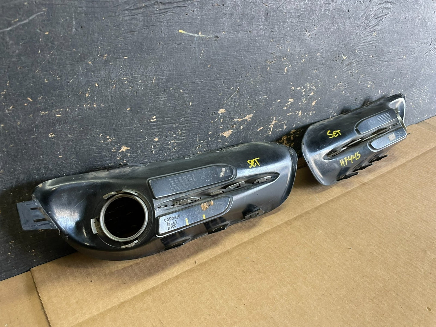 2013 to 2016 Dodge Dart Left+Right Side Fog Lights Bezel AA8987 DG11