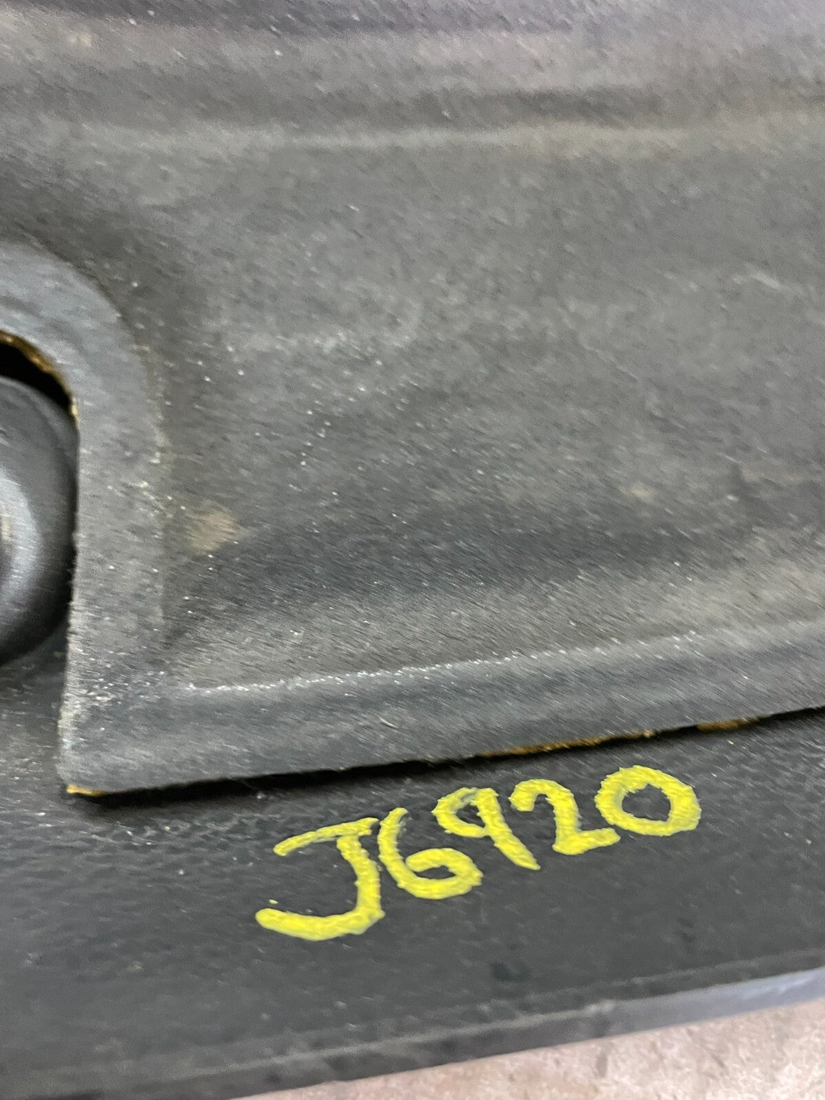 2002 to 2005 Hyundai Sonata 2.4L Engine Trim Cover J6920 PS9