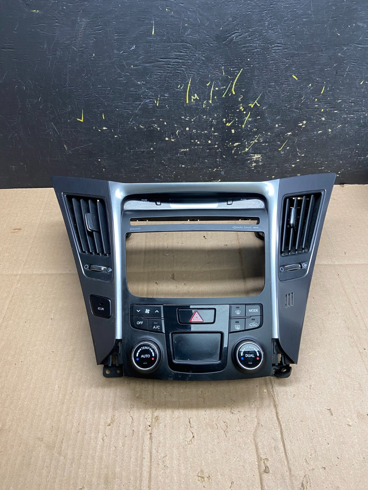 2011 - 2014 Hyundai Sonata Center Radio Climate Control Air Vent Bezel AA4789 DG0