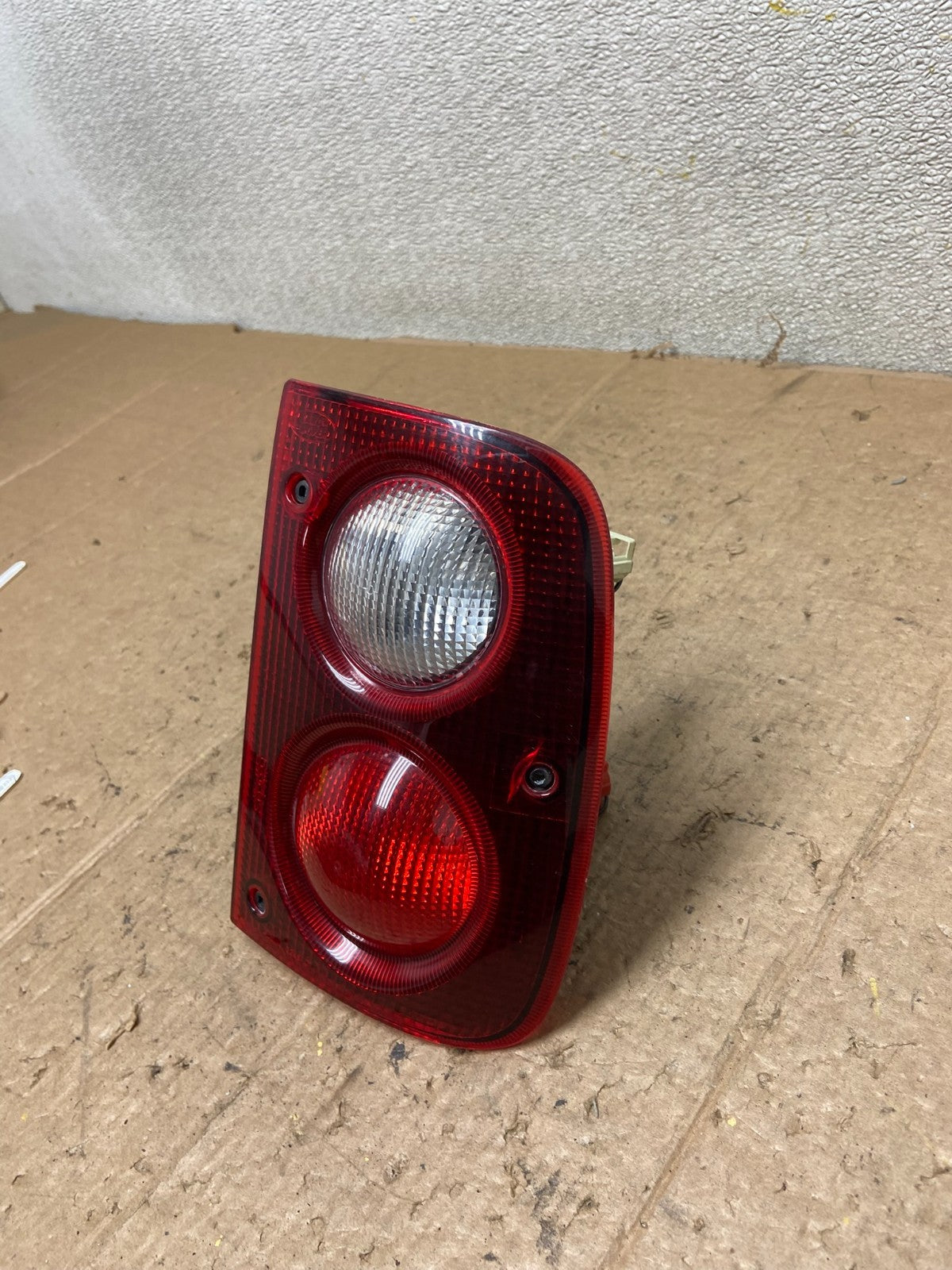 2002 to 2003 Land Rover Freelander Right Passenger RH Tail Light AA4235 DW1