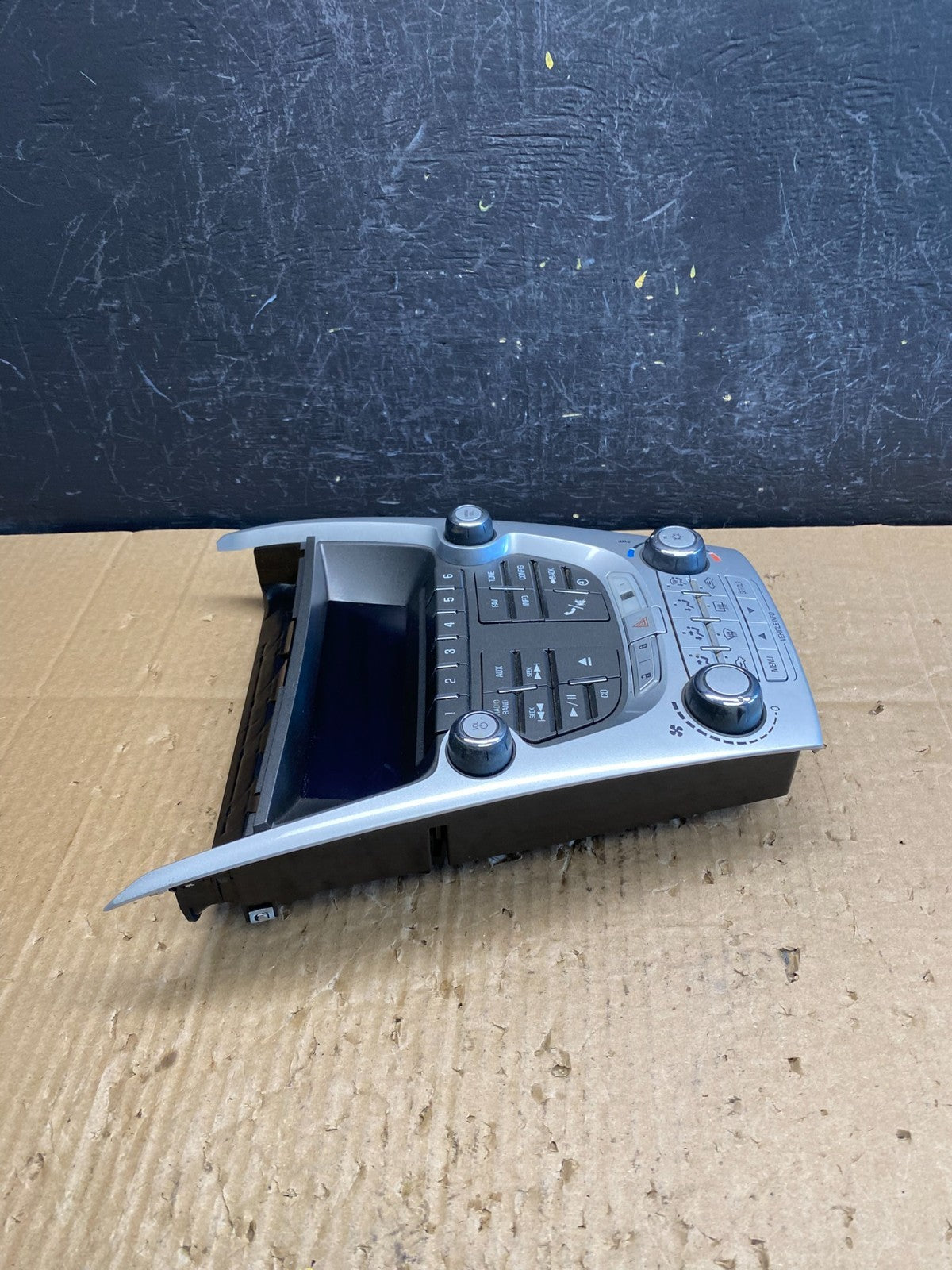 2010-2011 Chevrolet Equinox Radio Face Climate Control Panel Bezel AC9622 DG1