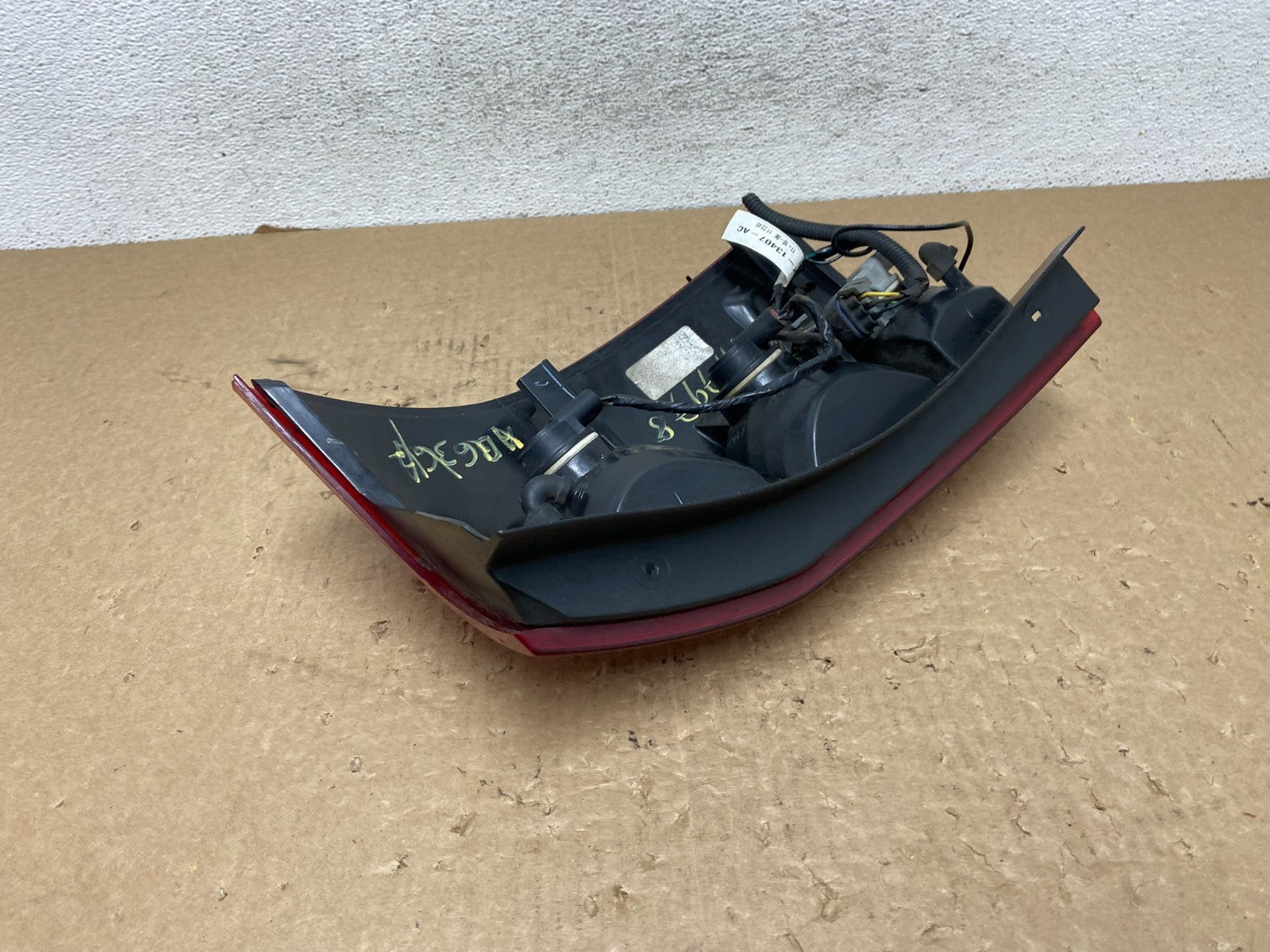 2004 2005 2006 2007 Saturn Vue Left Driver Lh Side Tail Light AF7978 GD5