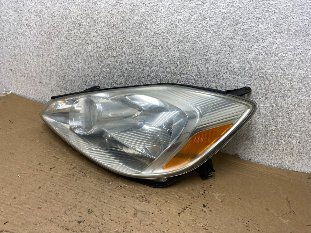 2004-2005 Toyota Sienna Left Driver LH Side Halogen Headlight AH9213 DW2