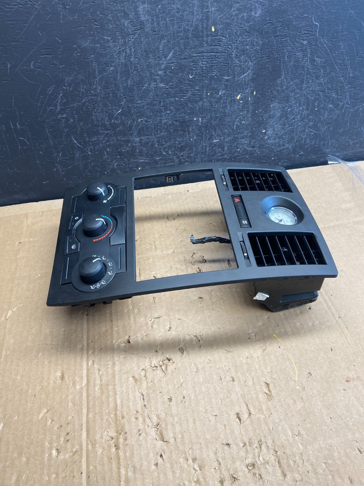 2008 to 2010 Chrysler 300 Dash Heater A/C Climate Control Radio Panel ad2255 DG2
