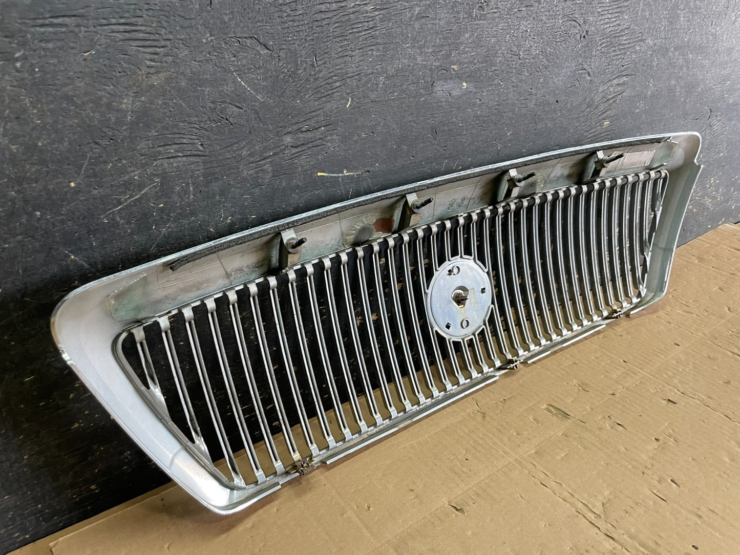 2003 to 2005 Mercury Grand Marquis Front Upper Grill Grille OEM aa8915 DG5