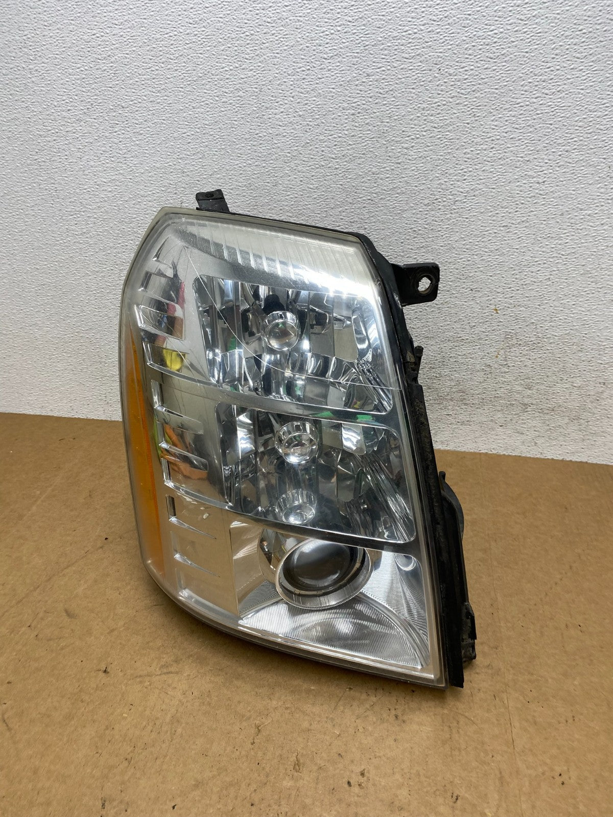 2007 - 2014 Cadillac Escalade Right Passenger Side Xenon HID Headlight AE3219 DW0