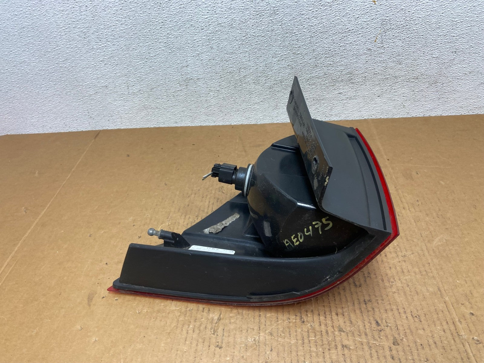 2009 to 2014 Volkswagen Routan Right Passenger RH Side Tail Light AE0475 LK5