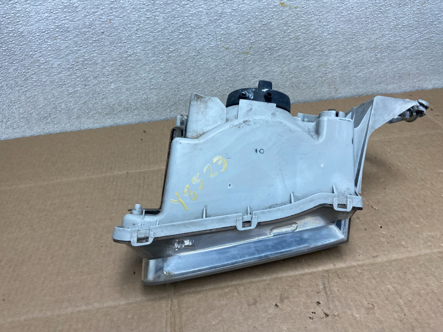 1999 to 2000 Mazda Protege Right Passenger RH Side Headlight OEM Y8523 DW6