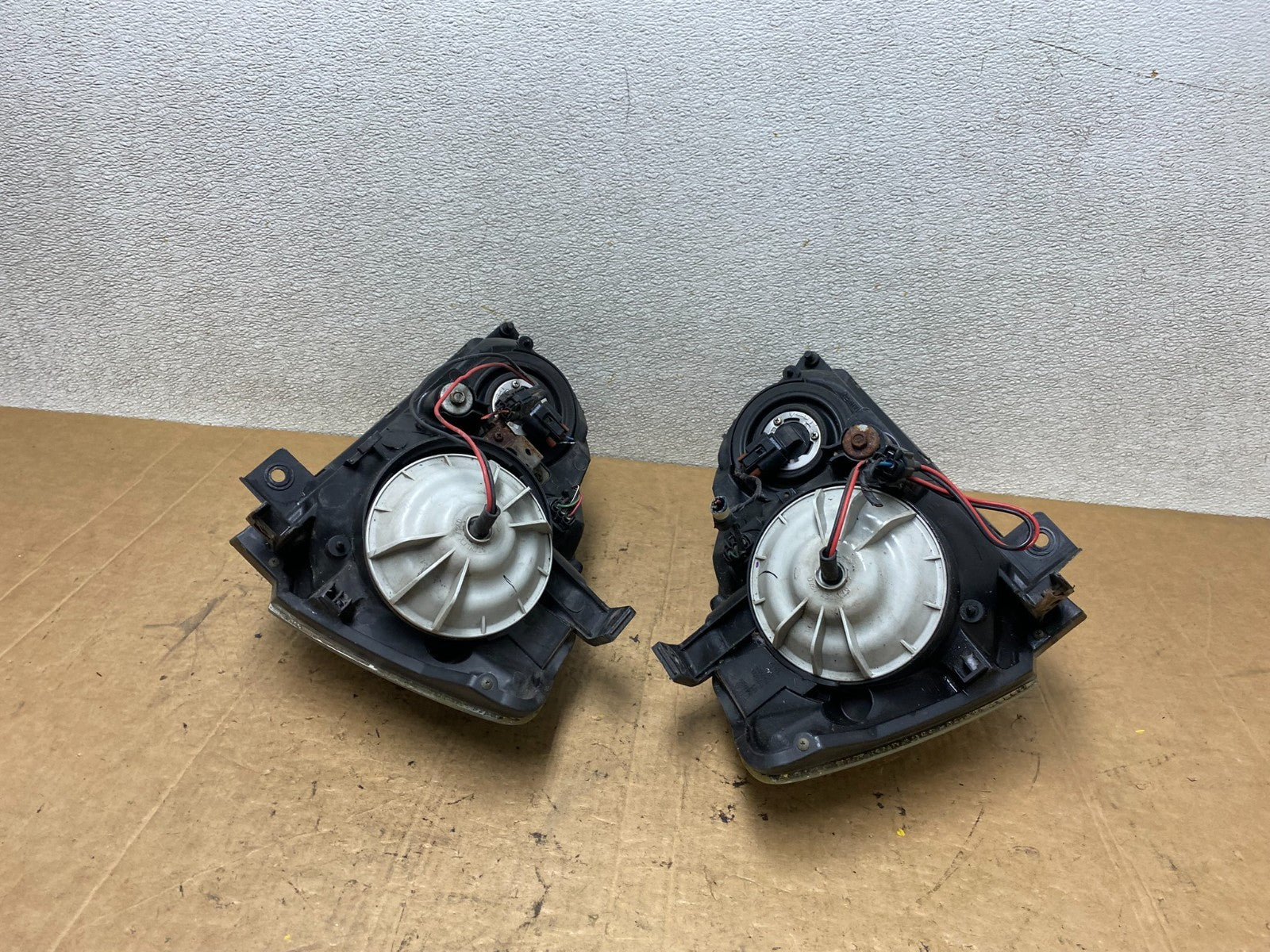 2005 to 2006 Nissan Altima Left+Right Set Halogen Headlights T3665 DW10