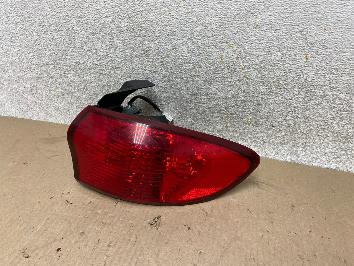 2006-2007 Subaru Tribeca B9 Right Passenger Rh Side Tail Light AH6930 LK2