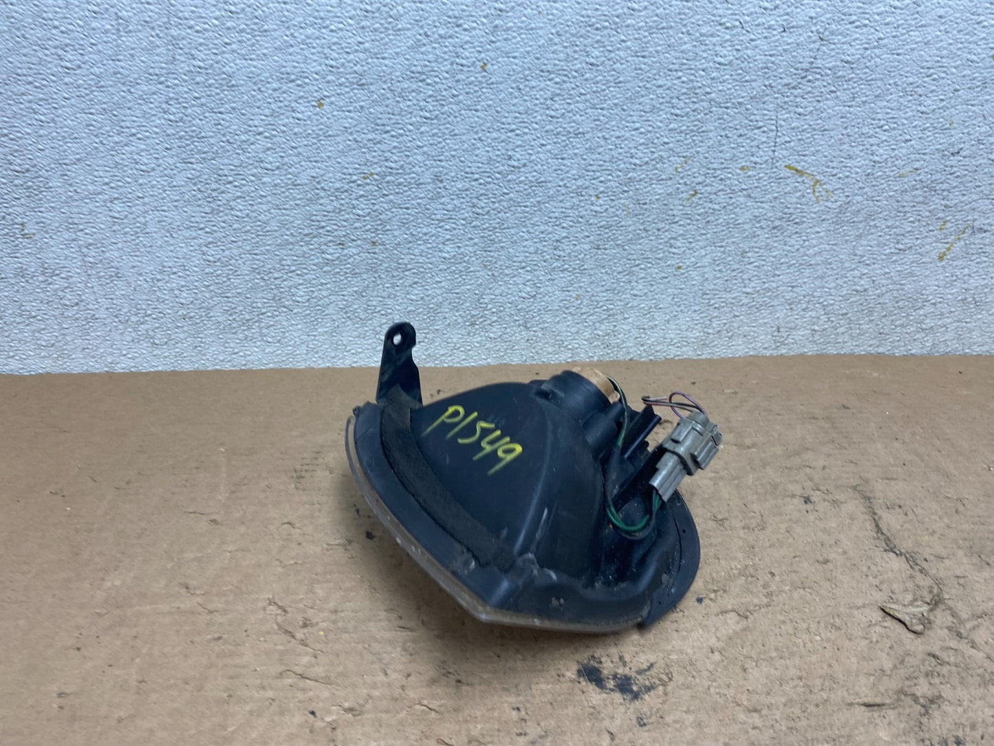 1999 to 2004 Nissan Pathfinder Passenger Corner Park Light Turn Signal P1549 DW3