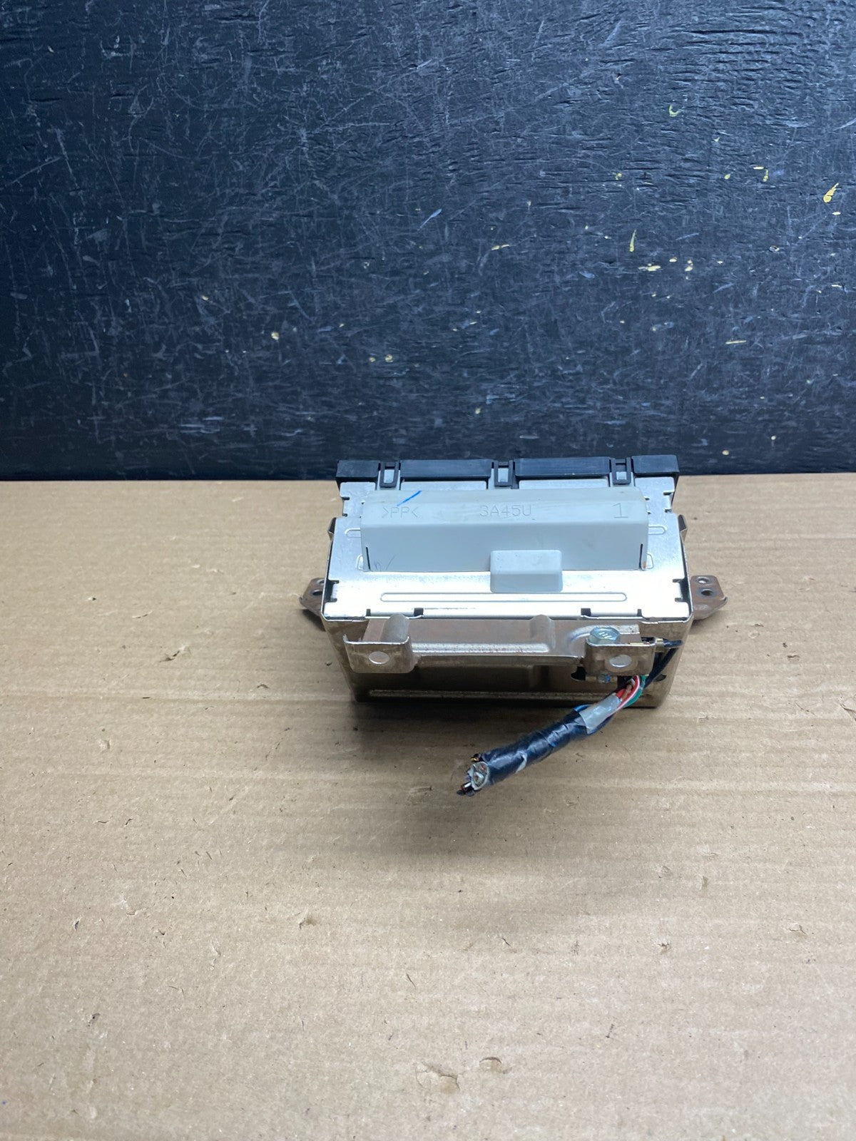 2004-2008 Mitsubishi Endeavor Information Display Screen Monitor Dash AG01082