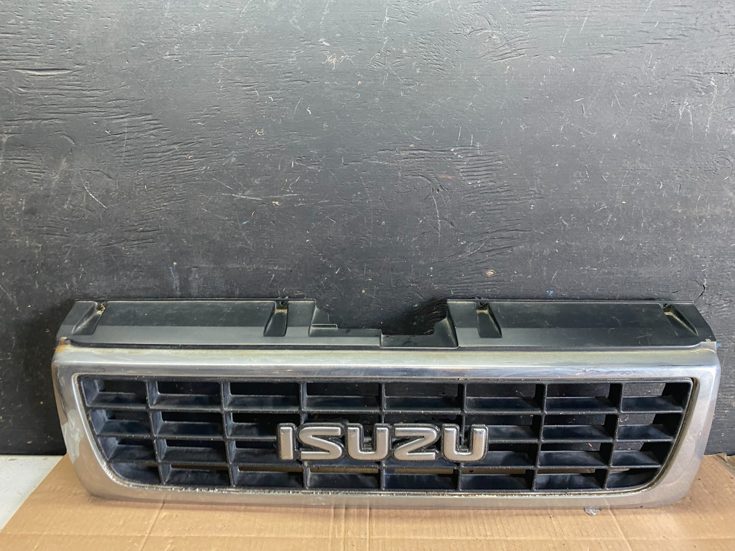 1996 Isuzu Bighorn Front Grille Grill Q0529 PS0