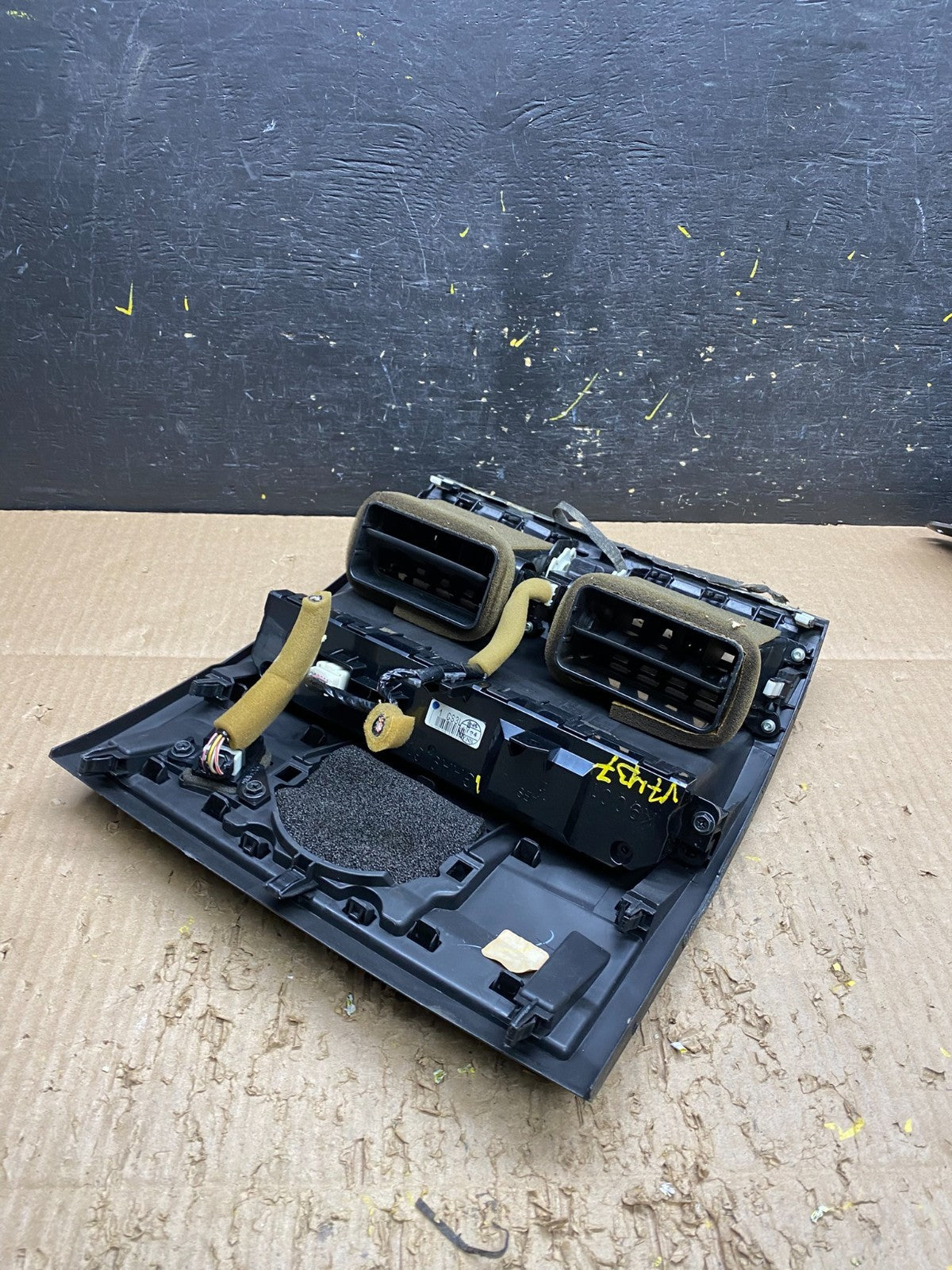2009 to 2012 Mazda 6 Center Console Dash Dual Air Vent Oem V7437 DG6