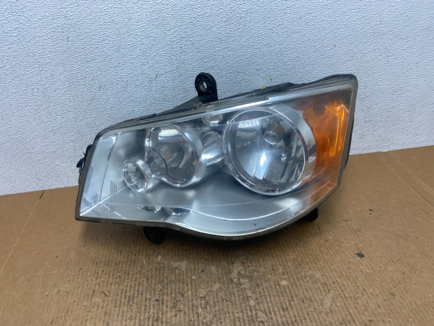 2008 to 2016 Chrysler Town and Country Left Driver Lh Side Headlight AE2838 DW0