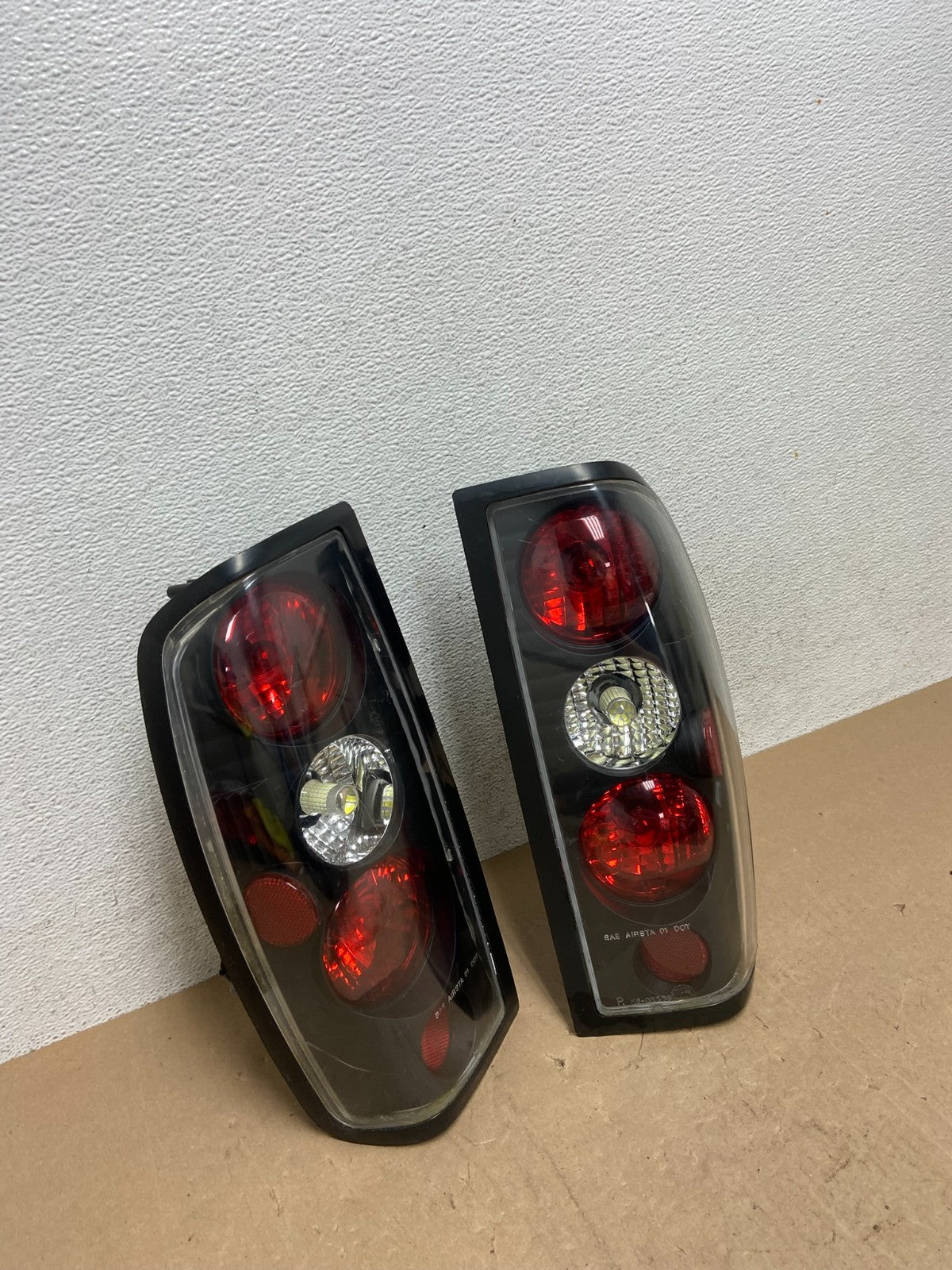 1998 to 2004 Nissan Frontier Left+Right Set Black Side Tail lights AE6773 DG2