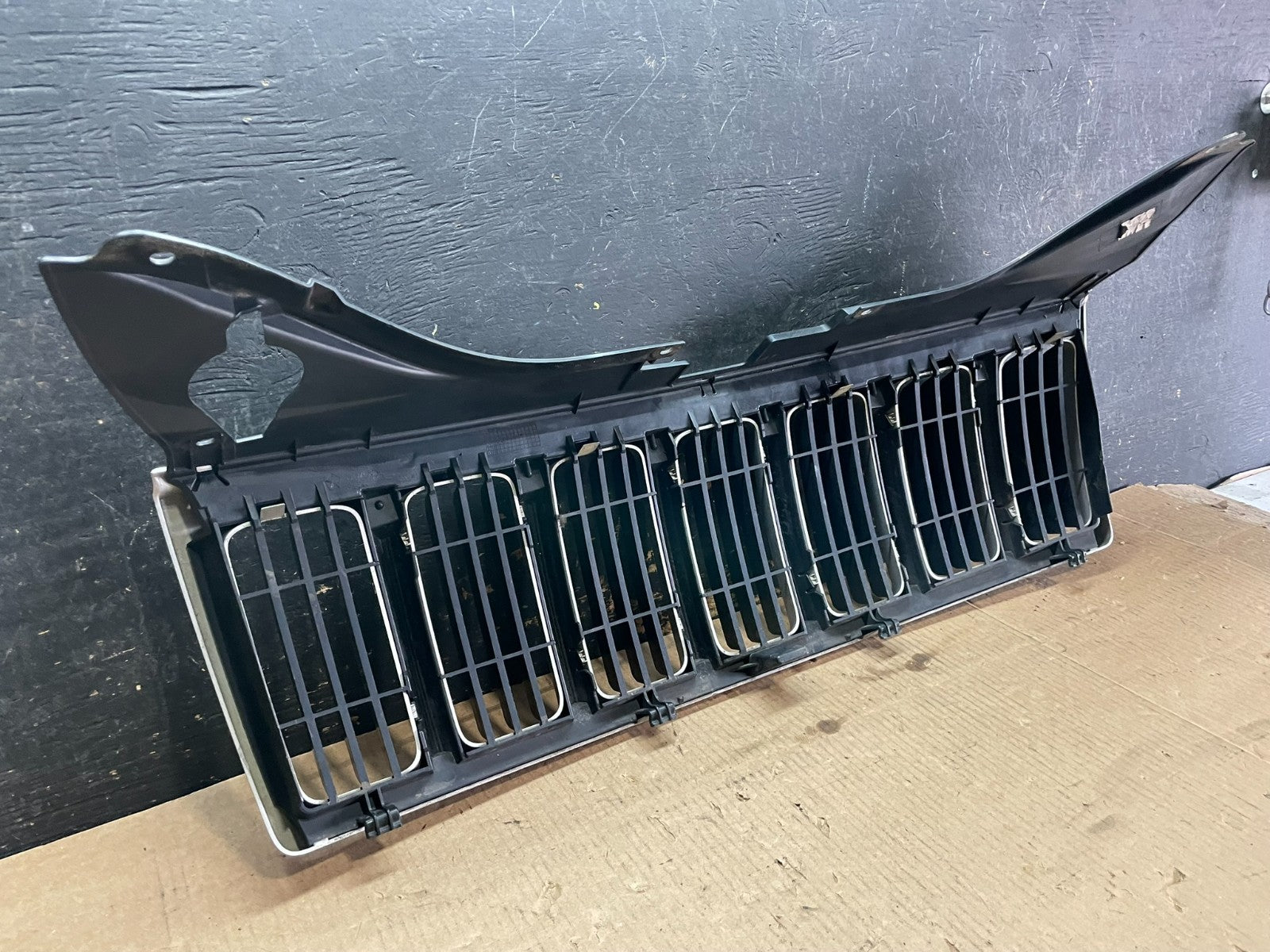 2008 2009 2010 2011 2012 Jeep Liberty Front Upper  Grill Grille OEM Y9601 DG9