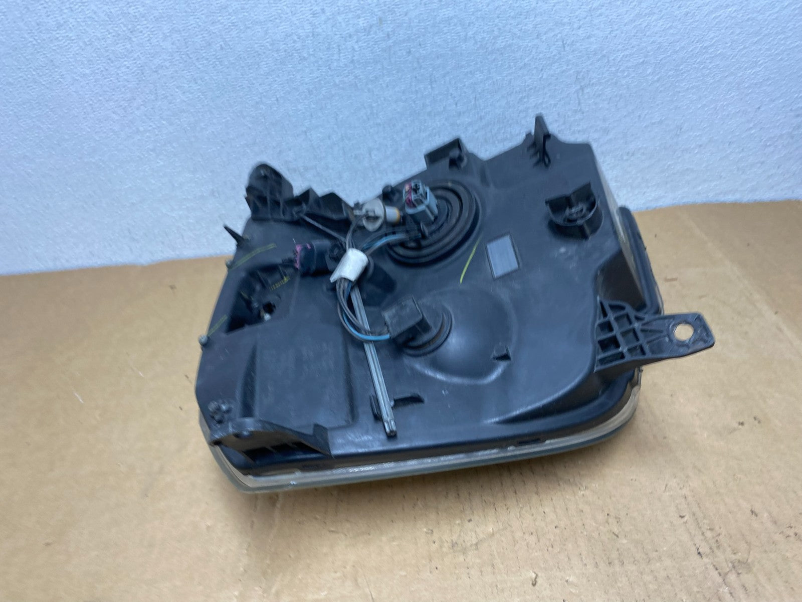 2007-2014 GMC Yukon Halogen Headlight Right Passenger Side AC8454 DW8