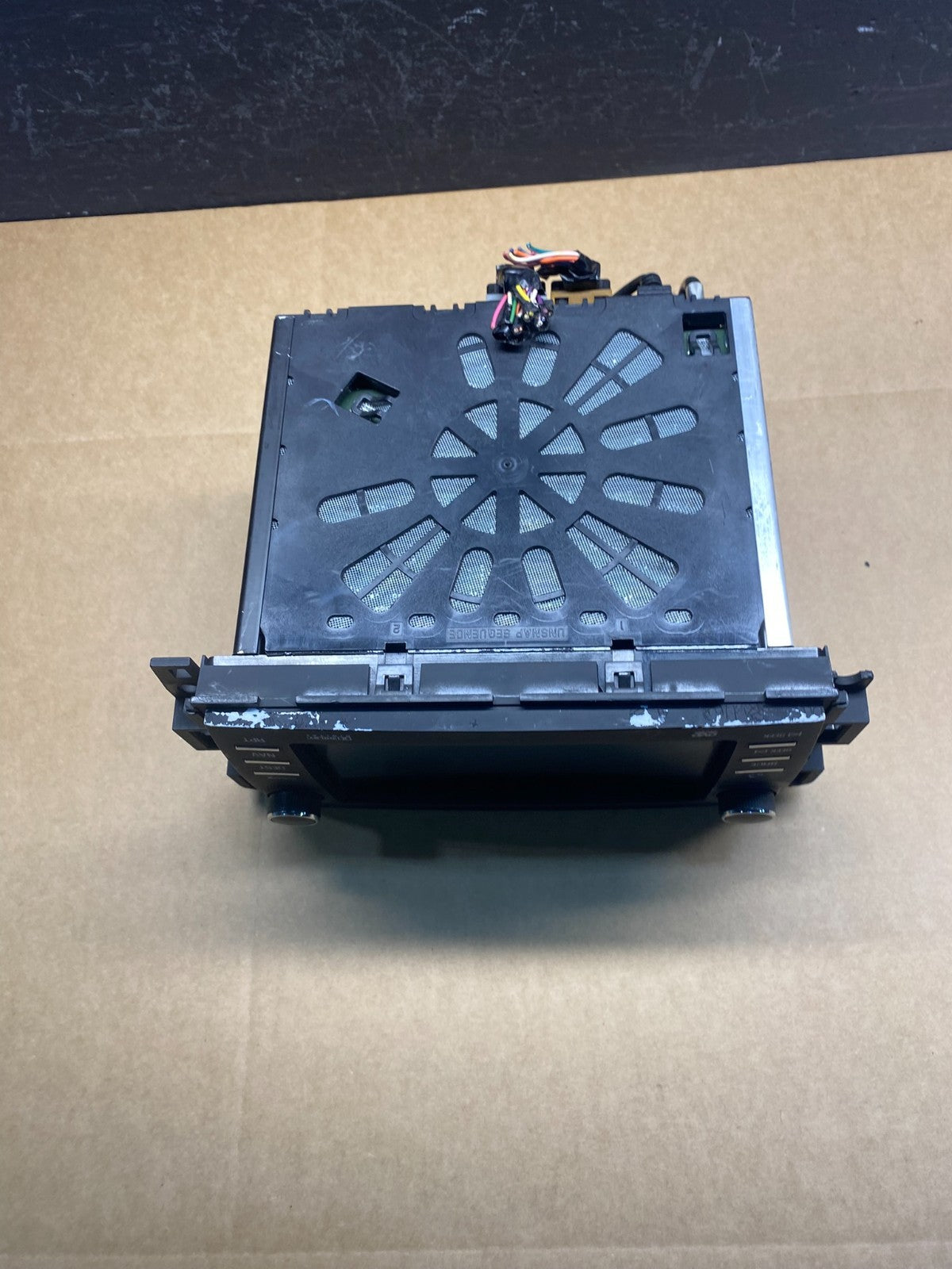 2013 2014 GMC Acadia Radio Display Screen AM/FM AUX OEM AC2720 DG4