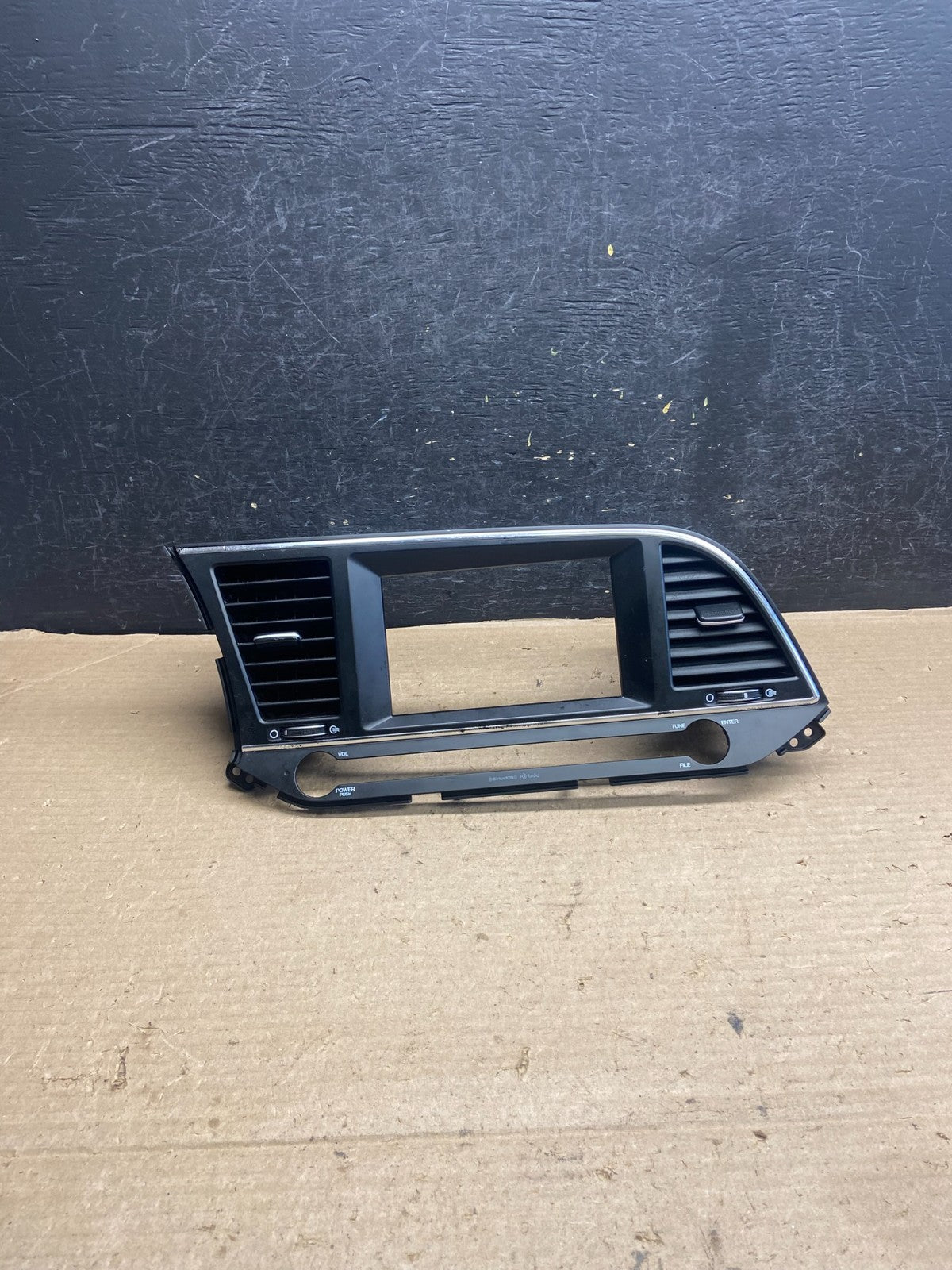 2017-2019 Hyundai Elantra Center Radio Climate Control Air Vent Bezel ah5400 DG0