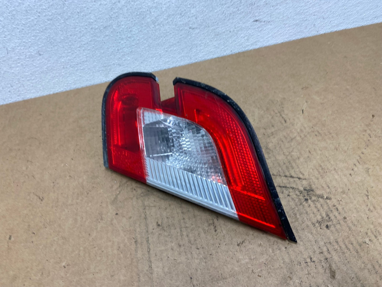 2010 2011 2012 Ford Taurus Right Passenger RH Tail Light Inner OEM AC2985 LK1